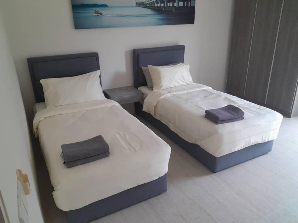 By The Sea Suites - Managed By Sdb Host Batu Ferringhi Exterior photo